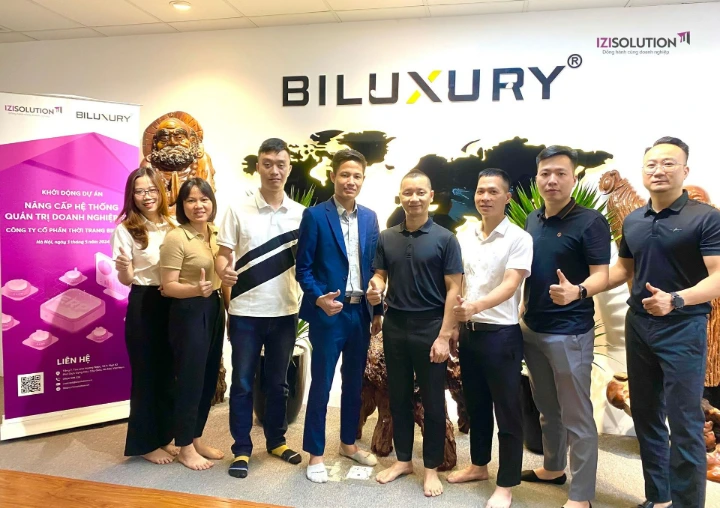 Đại diện IZISolution và Biluxury tại buổi kick-off nâng cấp phần mềm quản lý chuỗi cửa hàng thời trang iziPOS