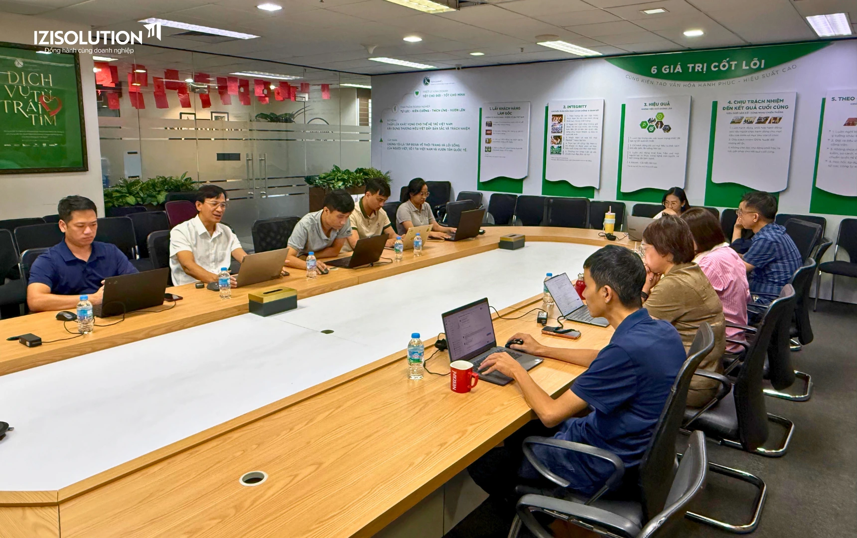 Đại diện K&G Việt Nam và IZISolution trao đổi về phần mềm quản lý bán hàng đa thương hiệu iziPOS